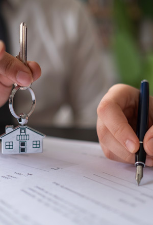 renter-signing-lease-and-receiving-keys